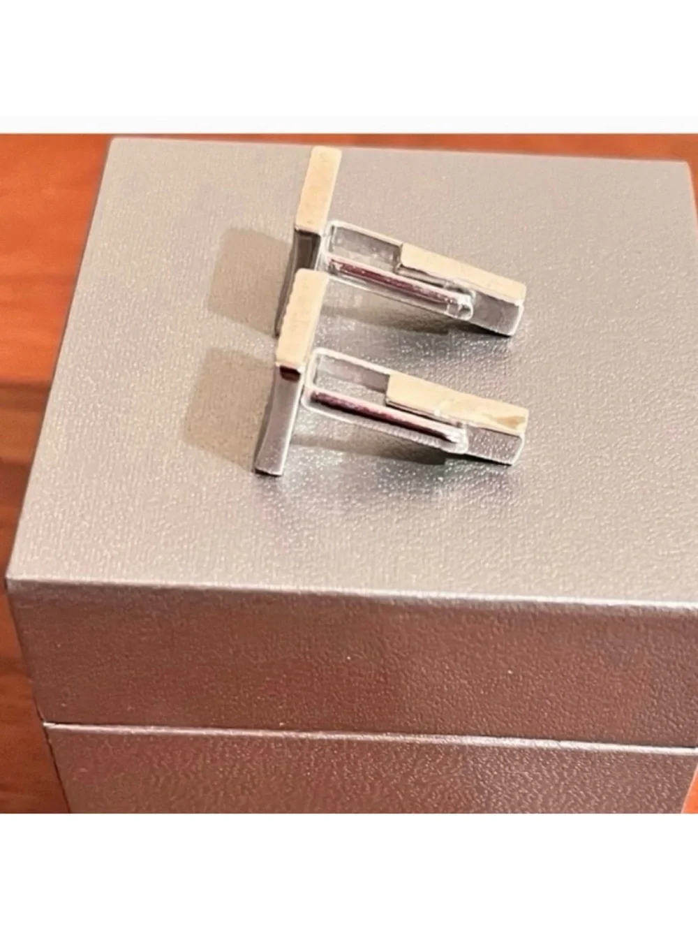 NWOT- Men's Classic Cufflinks with a Modern Design and a Stylish Ribbed Finish.